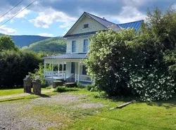 BaseCampWV-Durbin. Spacious 4 bedroom house w/yard