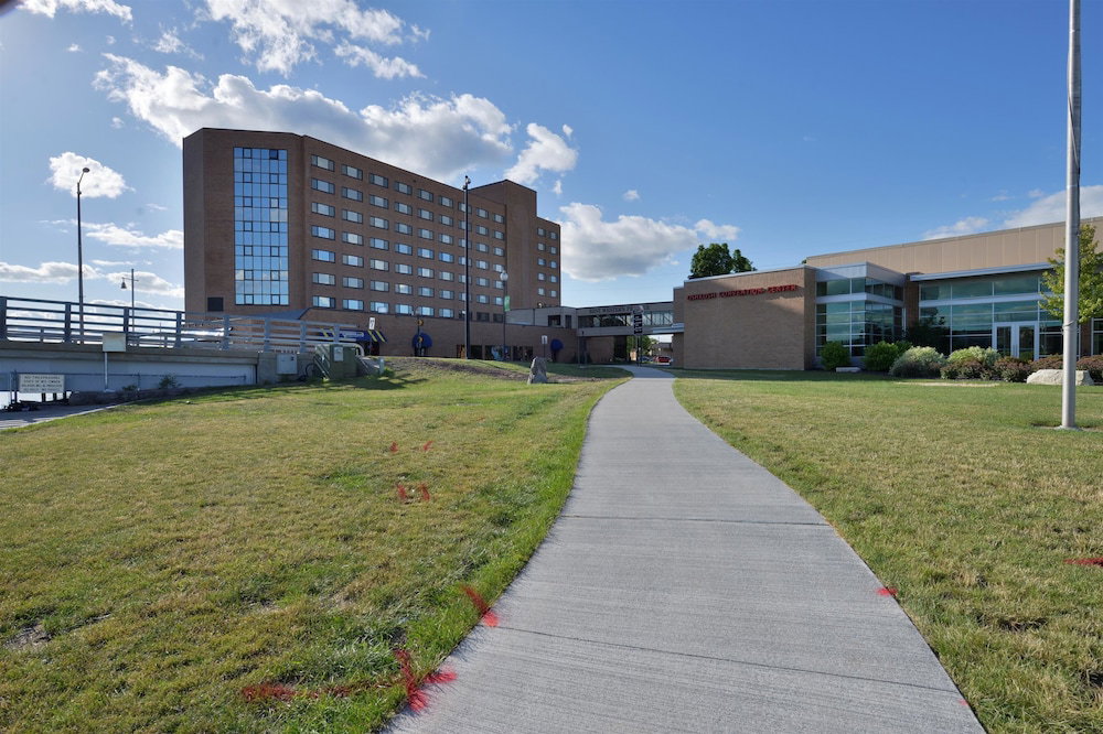 Best Western Premier Waterfront Hotel & Convention Center - thumb 0