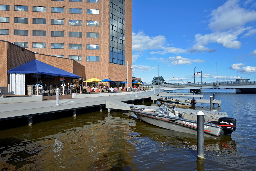 Best Western Premier Waterfront Hotel & Convention Center - thumb 1