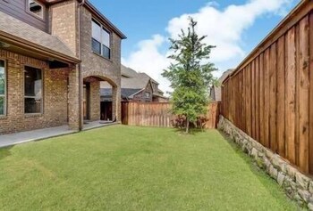 Single Family Home In Dallas - thumb 2
