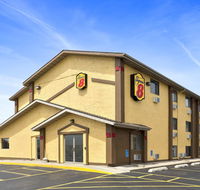 Super 8 by Wyndham Cedar Rapids - Tourism Hollywood