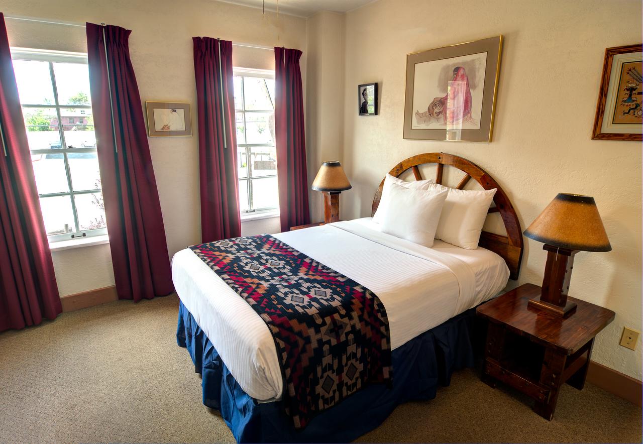 El Rancho Hotel - thumb 7