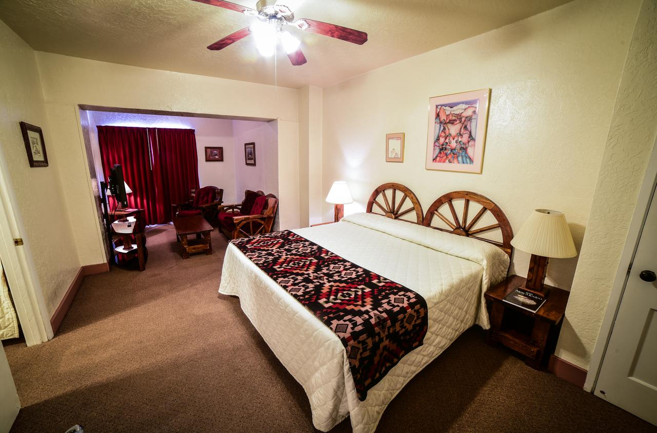 El Rancho Hotel - thumb 20