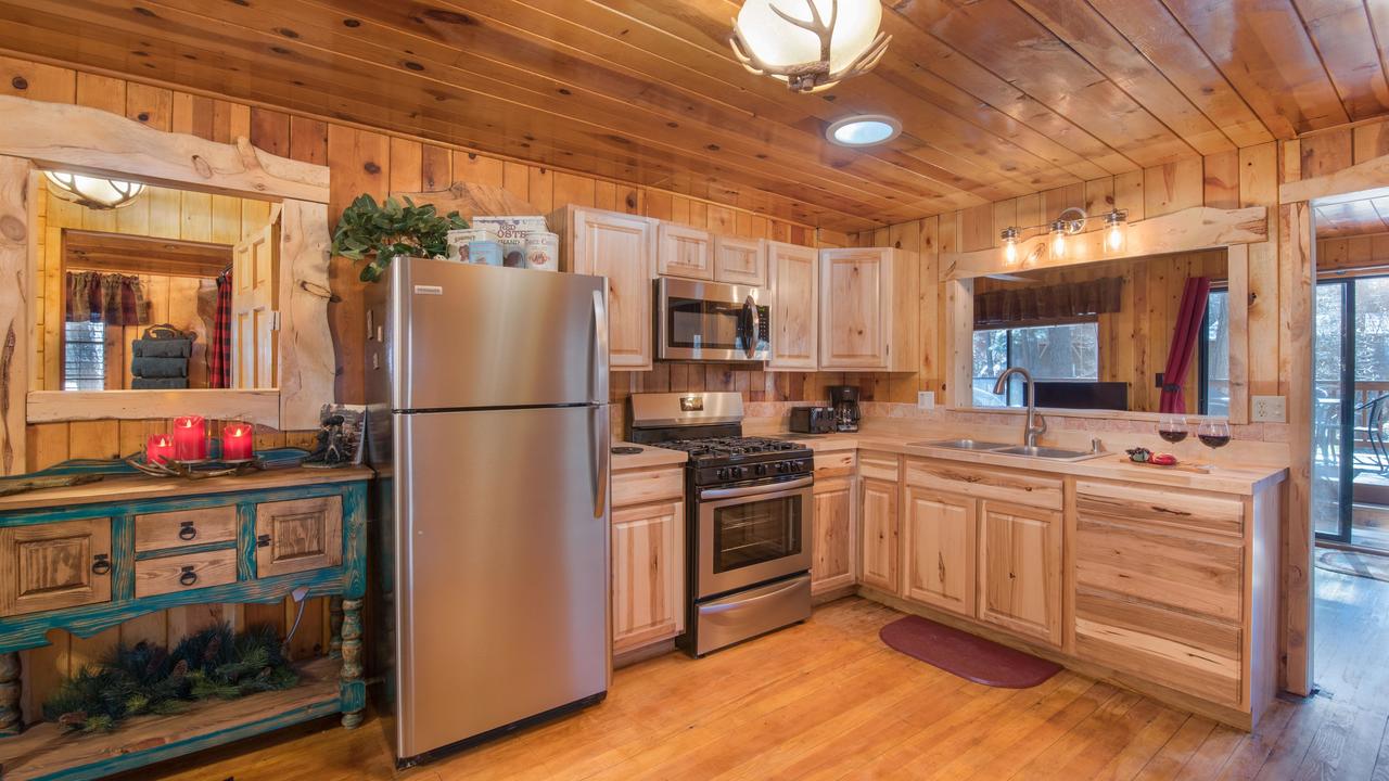 Whispering Pine Cabins - River's Edge - thumb 4