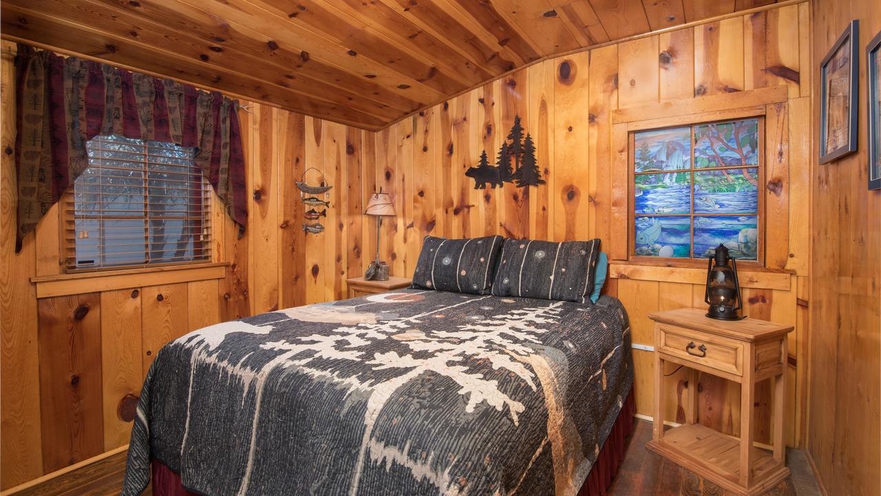 Whispering Pine Cabins - River's Edge - thumb 3