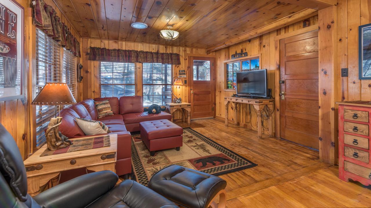 Whispering Pine Cabins - River's Edge - thumb 8