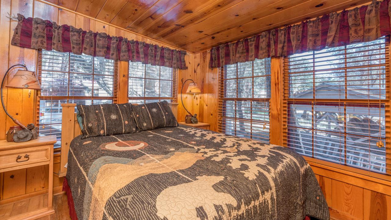 Whispering Pine Cabins - River's Edge - thumb 2