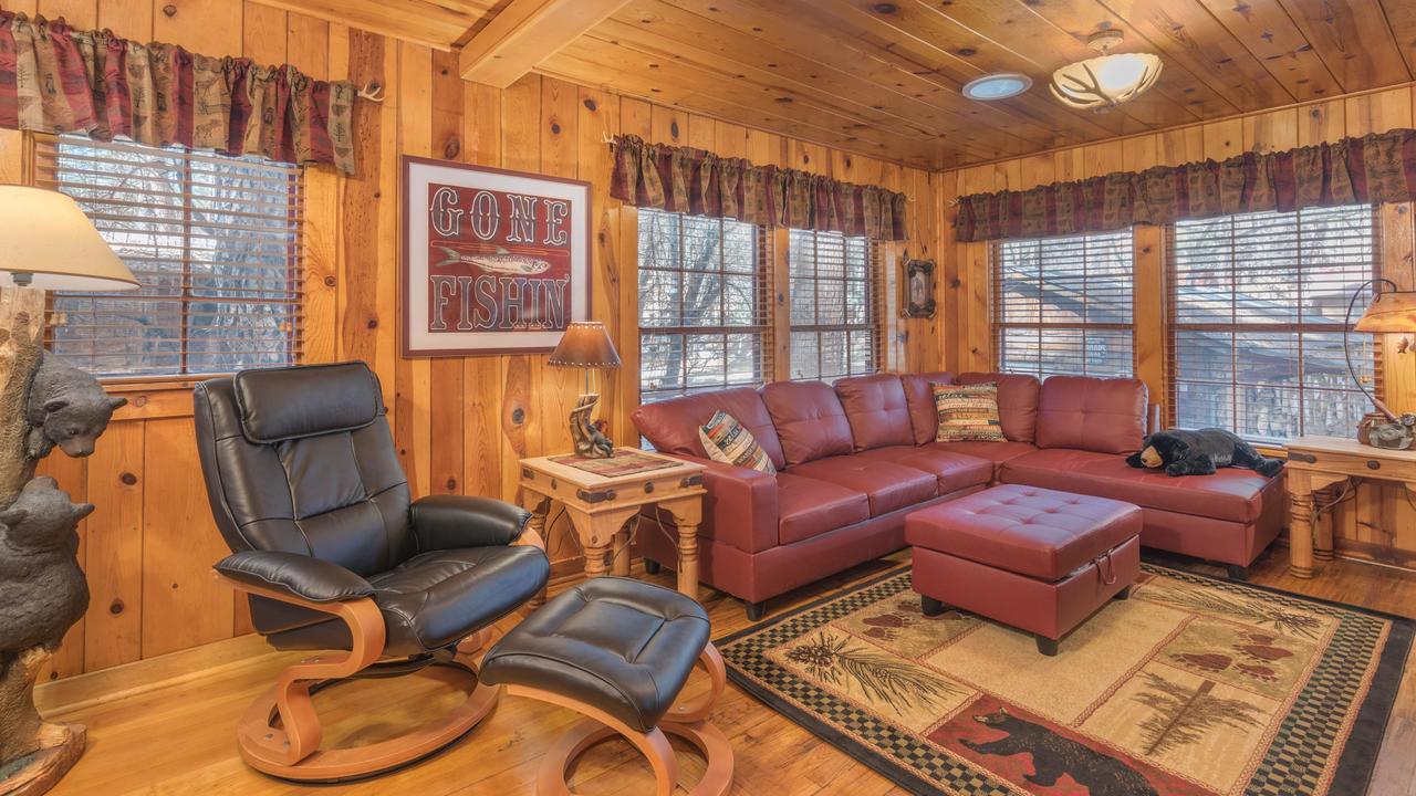 Whispering Pine Cabins - River's Edge - thumb 5