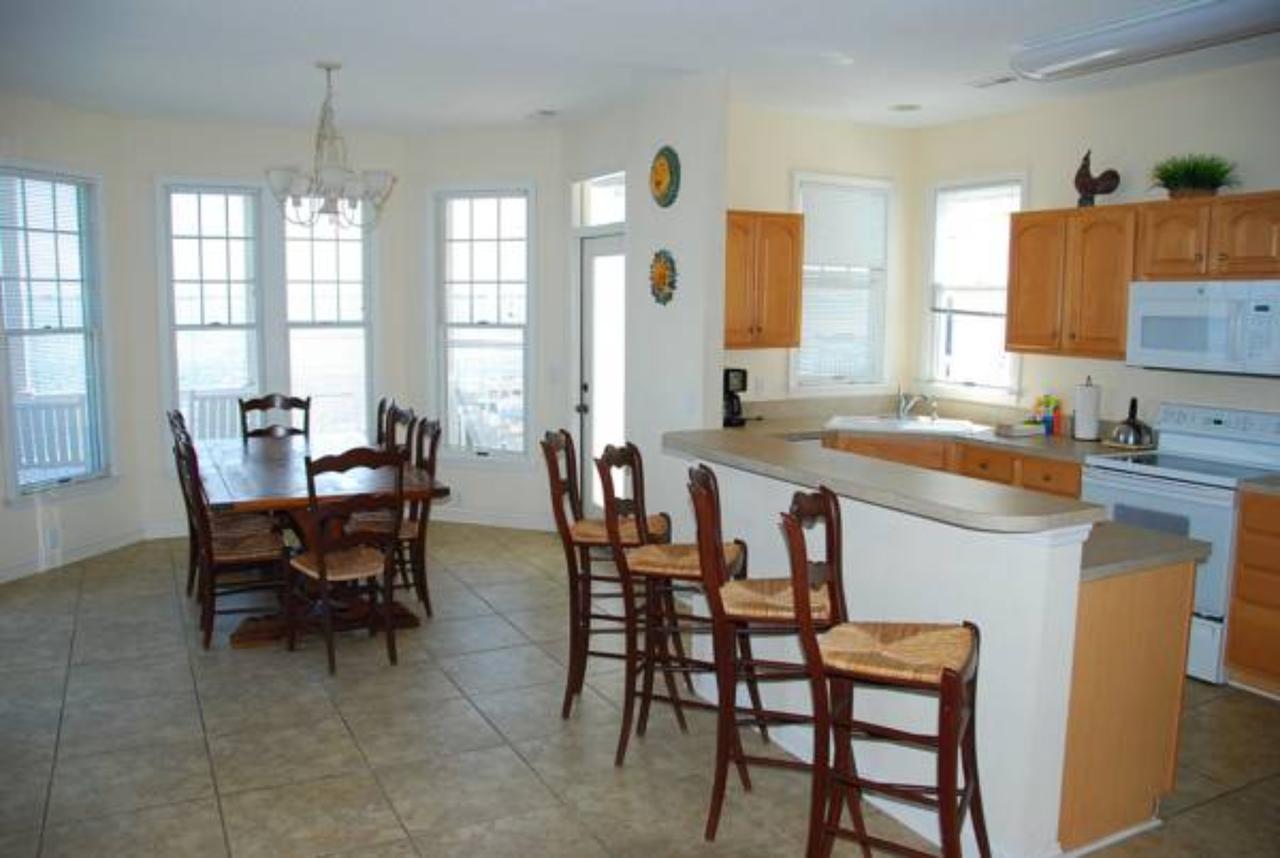 Sound Escape At Pirate's Cove Marina - thumb 2