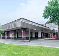 Ramada by Wyndham Rapid City - Tourism Hollywood