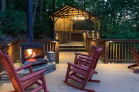 'Bear Mountain Chalet' with Private Deck  Hot Tub Tourism Hollywood