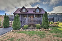 'Bear on the Stair' Smoky Mtn Cabin with Hot Tub Tourism Hollywood