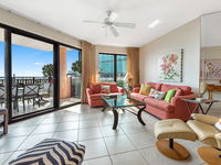 0104W Tourism Hollywood