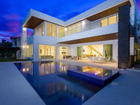 10 Bed Villa in the heart of Downtown Pool Tourism Hollywood