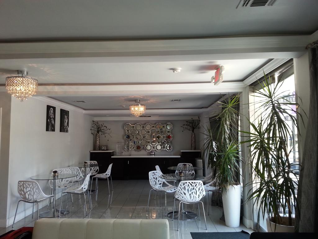 Hollywood VIP Hotel - thumb 1