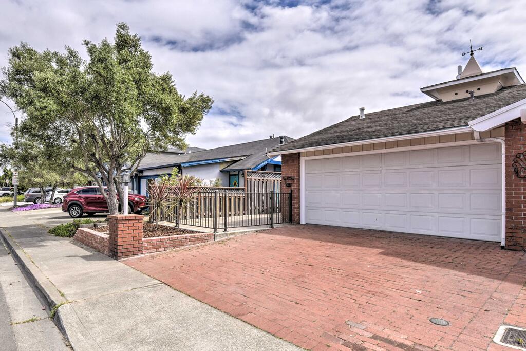 Ideally Located San Francisco Bay Home With Sunroom! - thumb 2