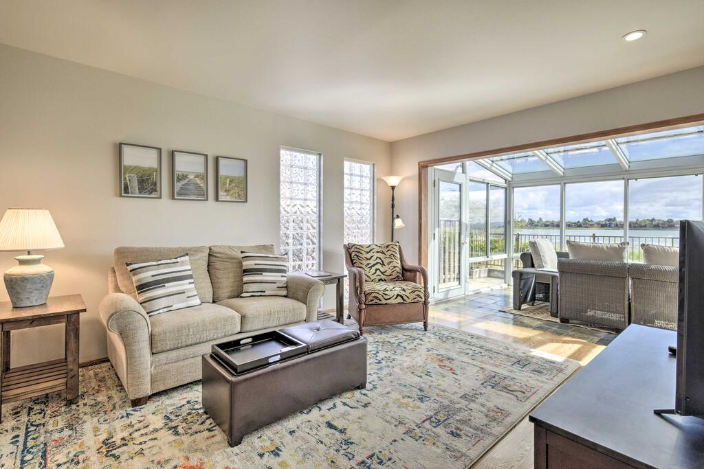 Ideally Located San Francisco Bay Home With Sunroom! - thumb 3