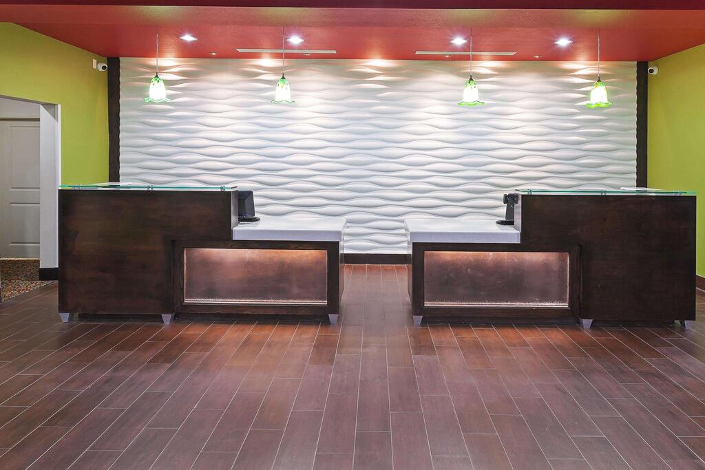 La Quinta By Wyndham Pearsall - thumb 0