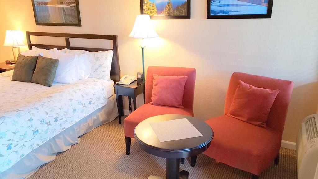 Lakeland Village - Deluxe King - Pool View - Steps To The Lake - thumb 3