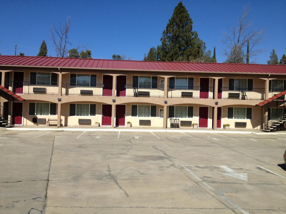 The Yosemite Inn - thumb 7