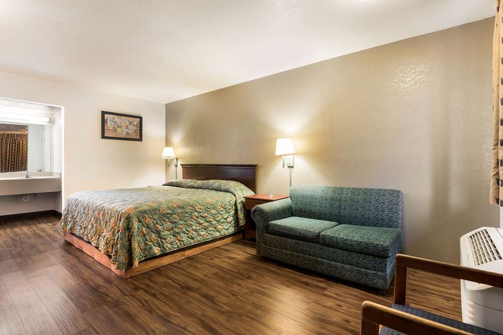 Econo Lodge - thumb 9