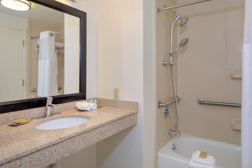 Doubletree Hotel & Suites Pitt Downtown - thumb 7